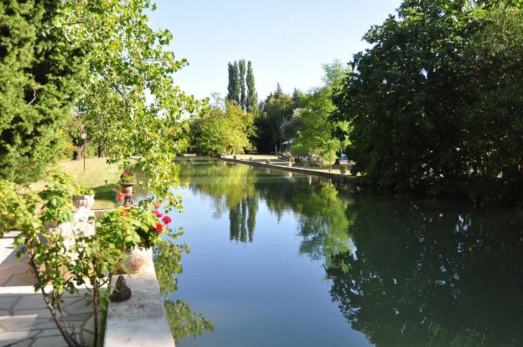 Domaine Du Moulin Hotell Saint-Laurent-des-Arbres Exteriör bild