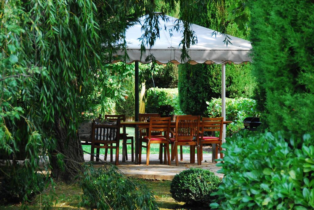 Domaine Du Moulin Hotell Saint-Laurent-des-Arbres Exteriör bild